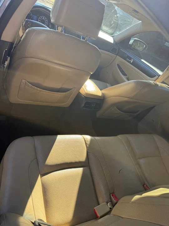 2011 Hyundai Genesis - Image 7 of 10