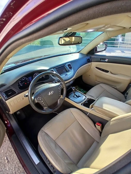 2011 Hyundai Genesis - Image 2 of 2