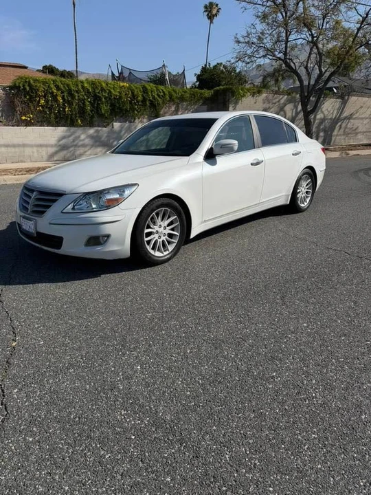 2011 Hyundai Genesis - Image 7 of 17