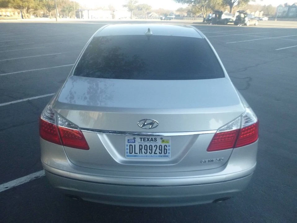 2011 Hyundai Genesis - Image 7 of 20