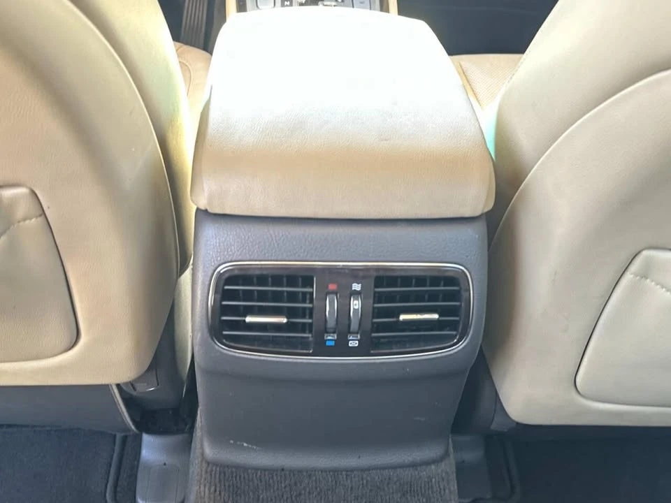 2011 Hyundai Genesis - Image 16 of 20