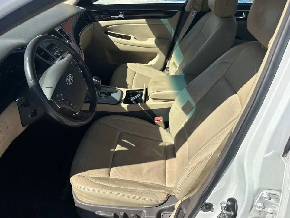 2011 Hyundai Genesis - Image 19 of 20