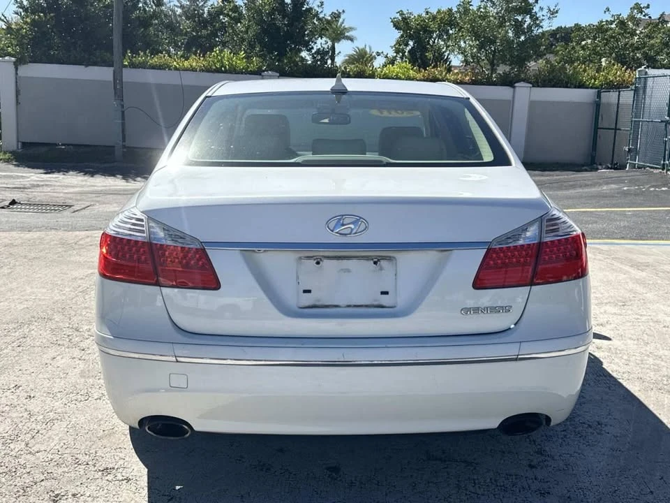 2011 Hyundai Genesis - Image 7 of 20