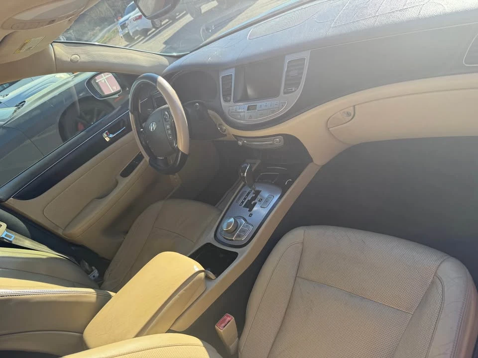 2011 Hyundai Genesis - Image 8 of 10
