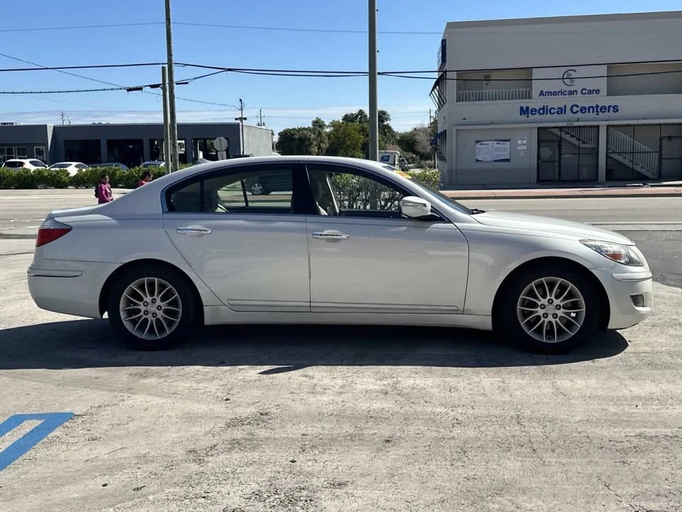 2011 Hyundai Genesis - Image 5 of 20