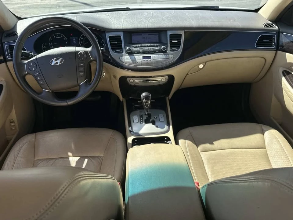2011 Hyundai Genesis - Image 17 of 20