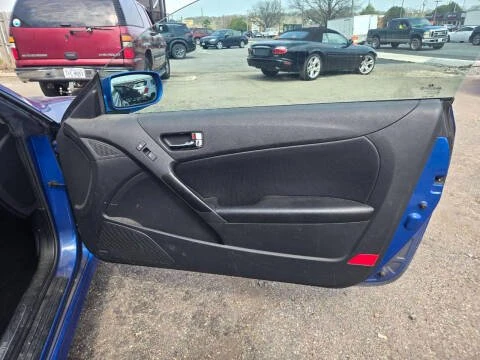 2011 Hyundai Genesis - Image 6 of 17