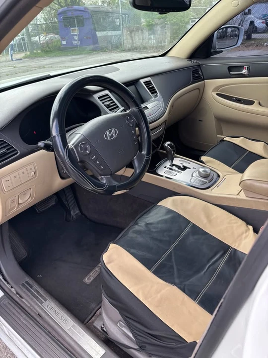 2011 Hyundai Genesis - Image 6 of 9