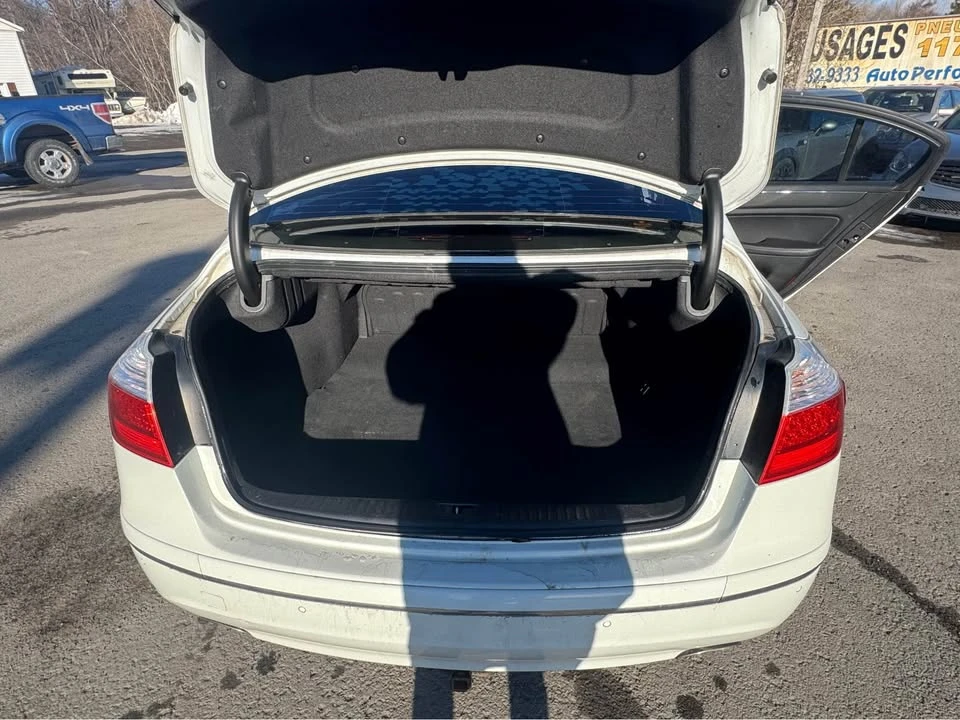 2011 Hyundai Genesis - Image 18 of 19
