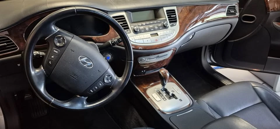 2011 Hyundai Genesis - Image 8 of 10