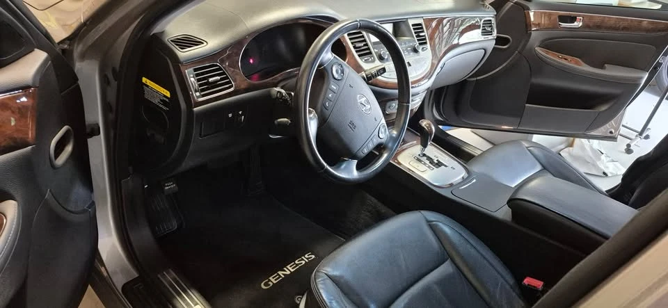 2011 Hyundai Genesis - Image 7 of 10
