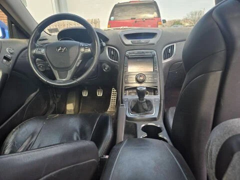2011 Hyundai Genesis - Image 10 of 17