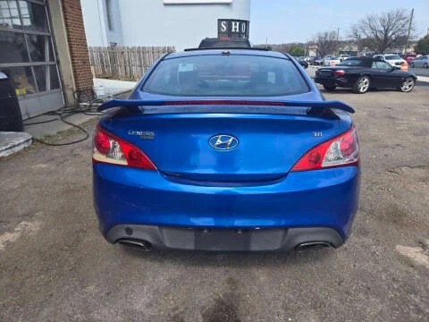 2011 Hyundai Genesis - Image 14 of 17