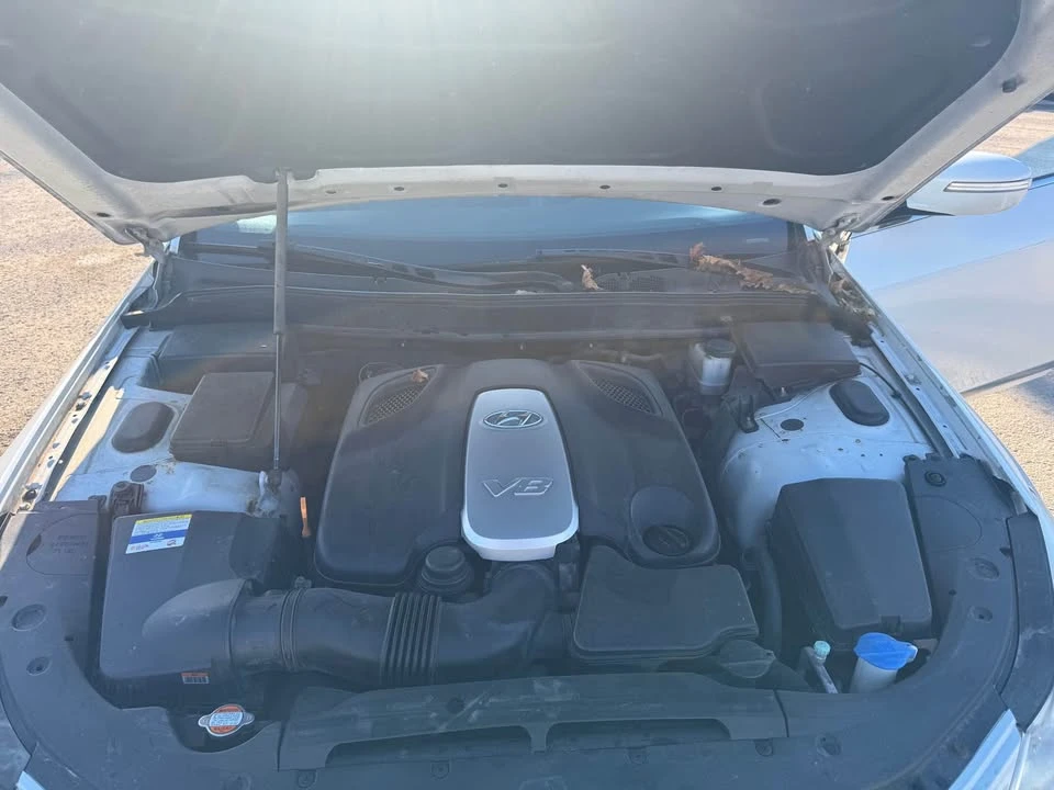 2011 Hyundai Genesis - Image 19 of 19