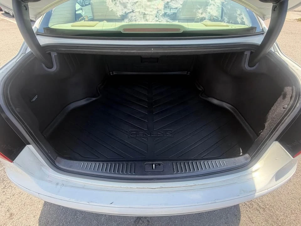 2011 Hyundai Genesis - Image 7 of 16