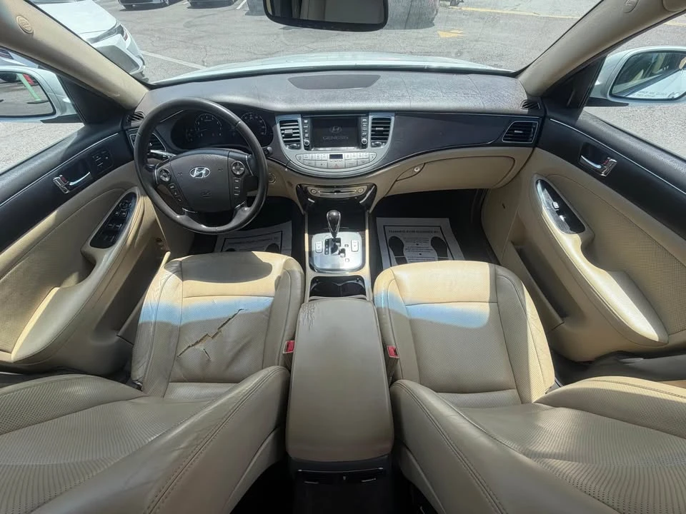 2011 Hyundai Genesis - Image 11 of 16