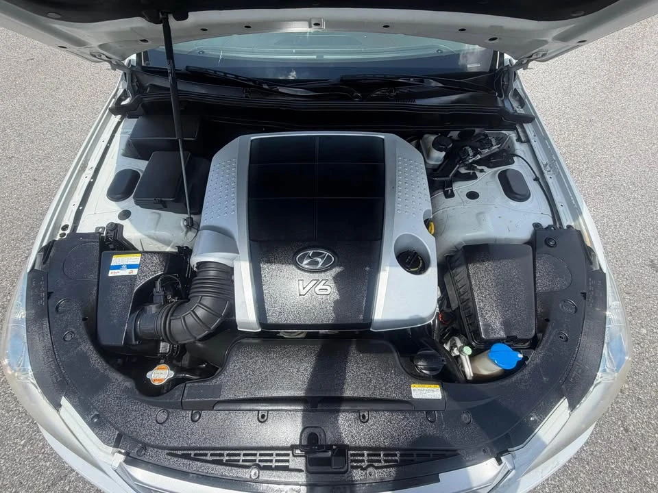 2011 Hyundai Genesis - Image 15 of 16