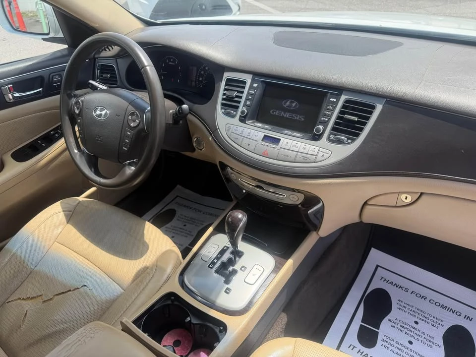 2011 Hyundai Genesis - Image 10 of 16