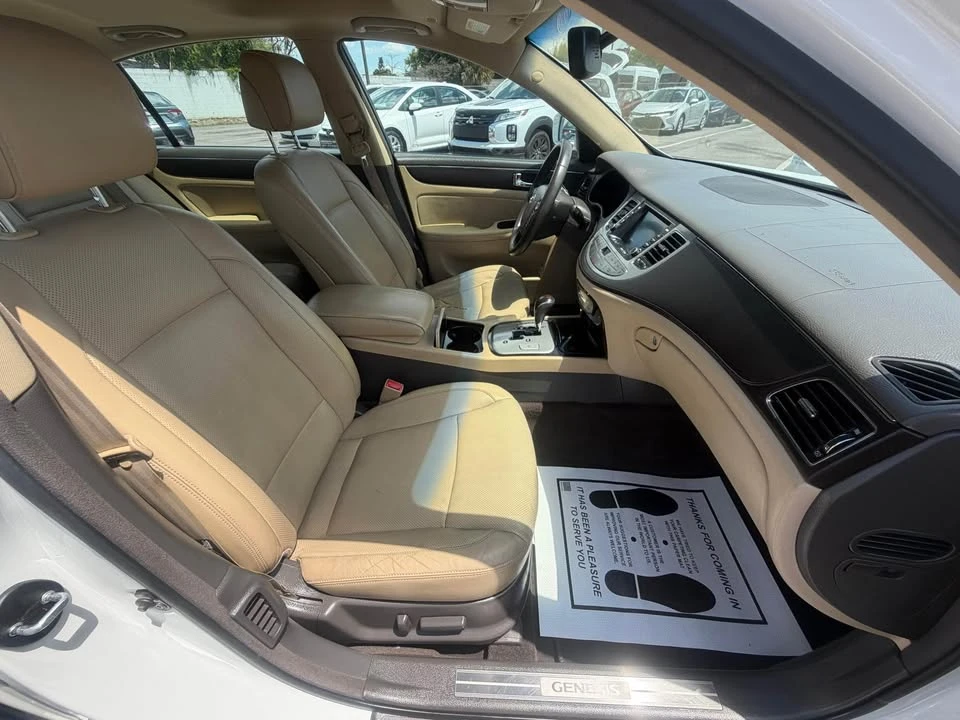 2011 Hyundai Genesis - Image 13 of 16