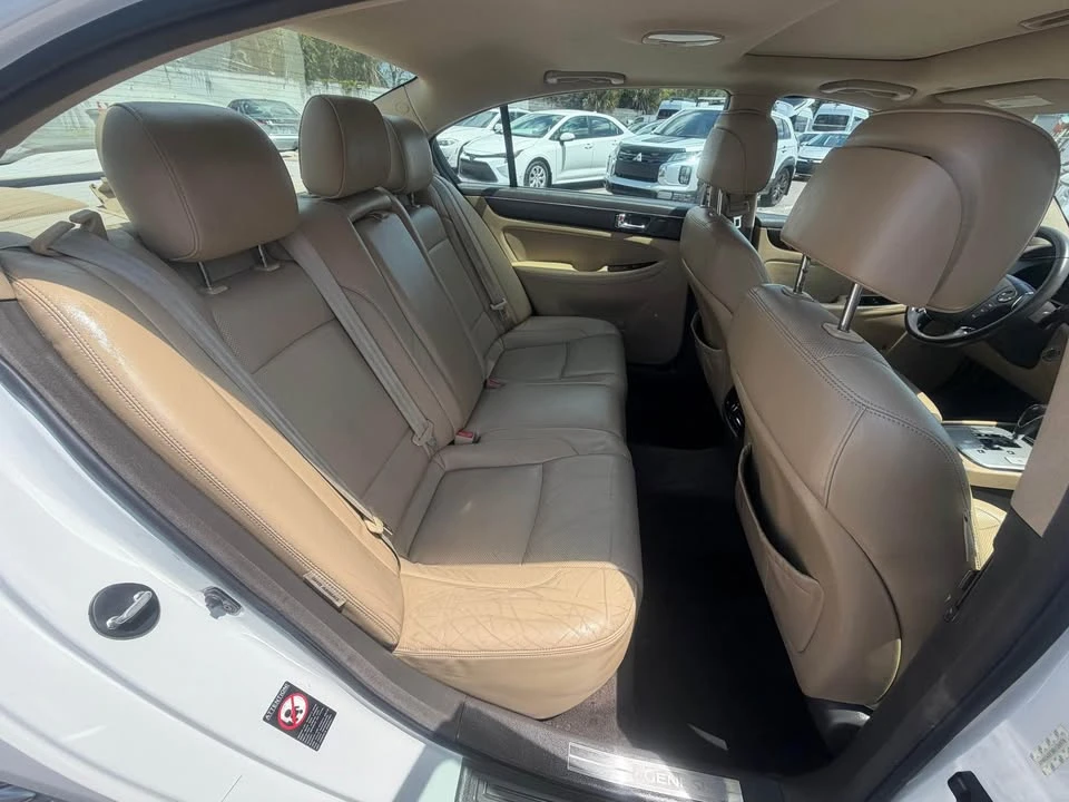 2011 Hyundai Genesis - Image 12 of 16