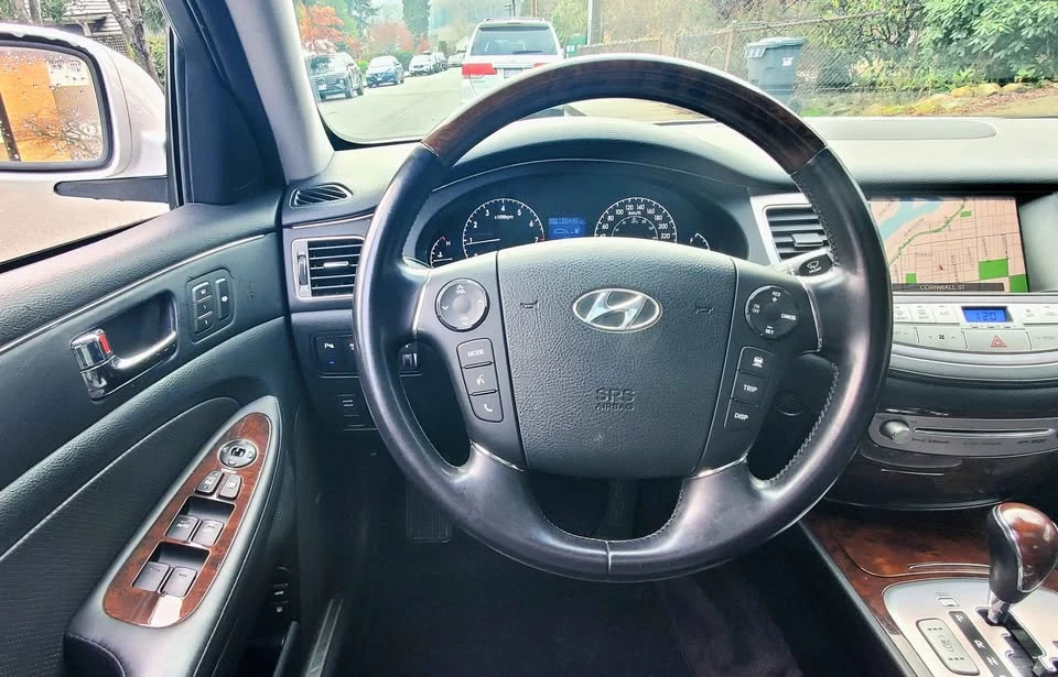 2011 Hyundai Genesis - Image 15 of 20