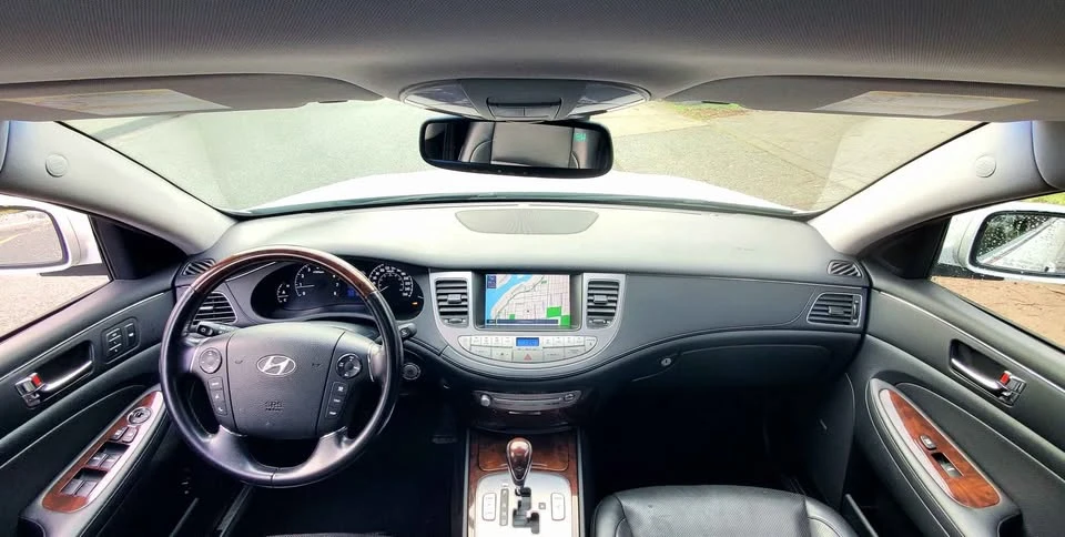 2011 Hyundai Genesis - Image 14 of 20