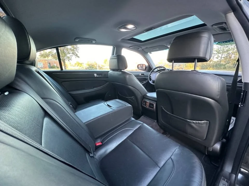 2011 Hyundai Genesis - Image 17 of 20