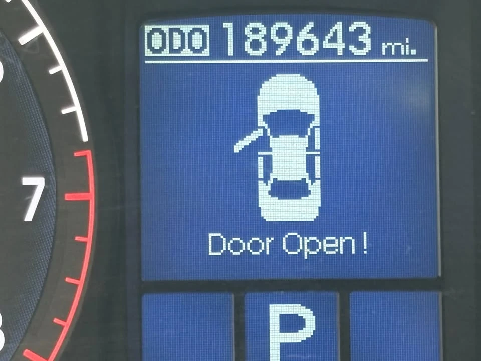 2011 Hyundai Genesis - Image 18 of 20