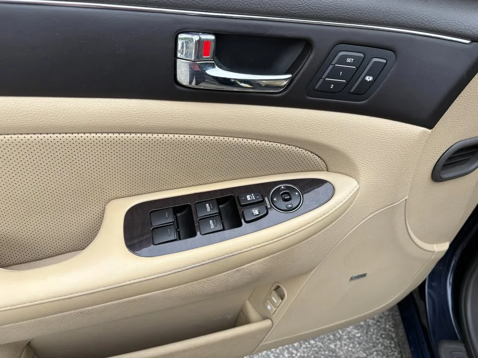 2011 Hyundai Genesis - Image 11 of 20