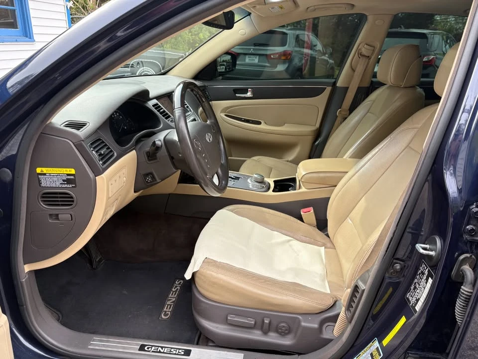 2011 Hyundai Genesis - Image 10 of 20
