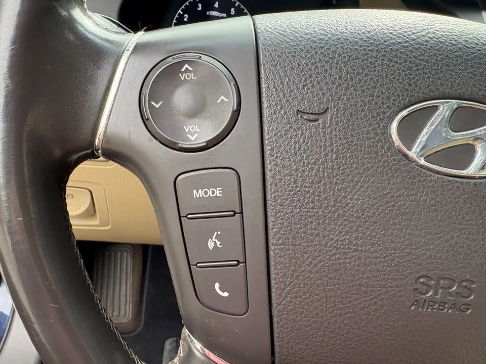 2011 Hyundai Genesis - Image 17 of 20