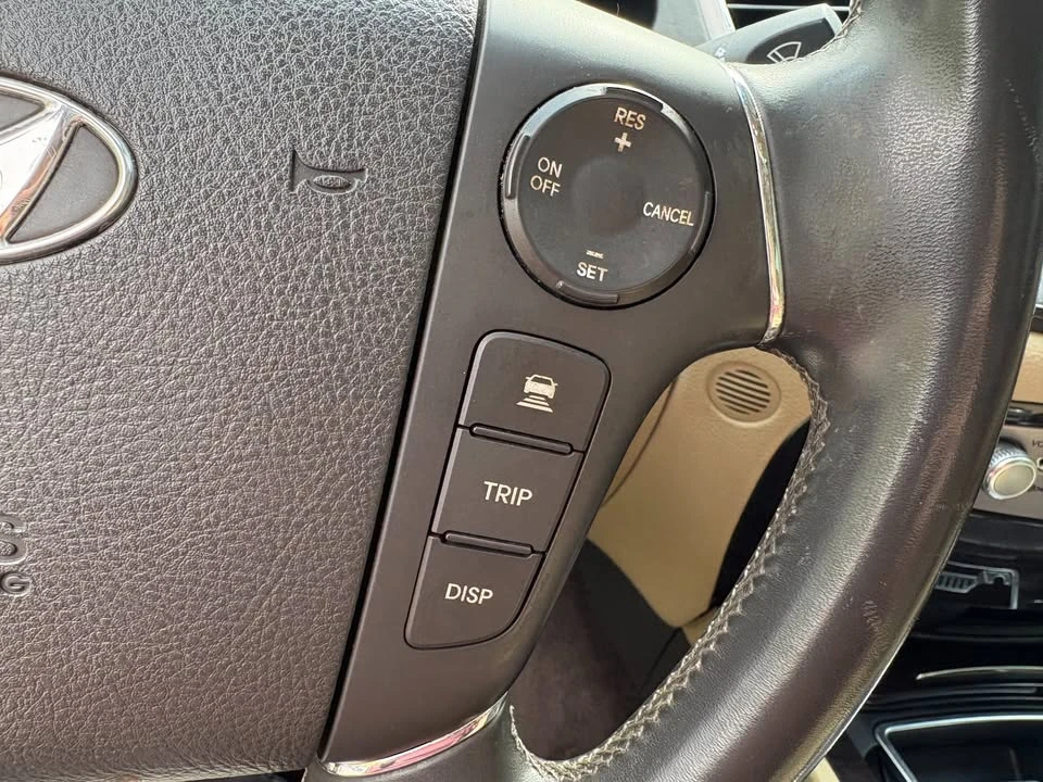2011 Hyundai Genesis - Image 16 of 20