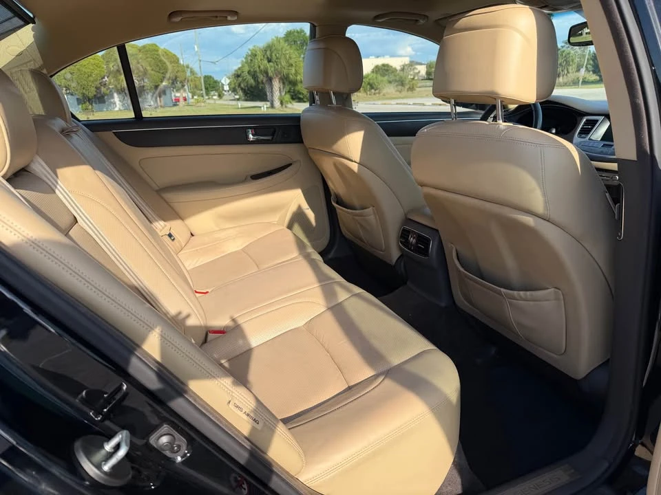 2011 Hyundai Genesis - Image 8 of 13