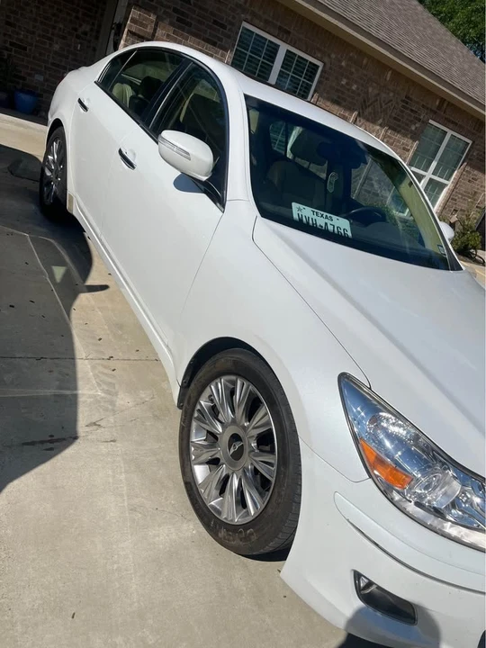 2011 Hyundai Genesis - Image 2 of 7
