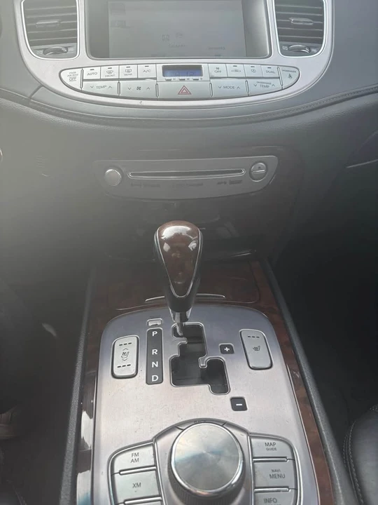 2011 Hyundai Genesis - Image 18 of 20