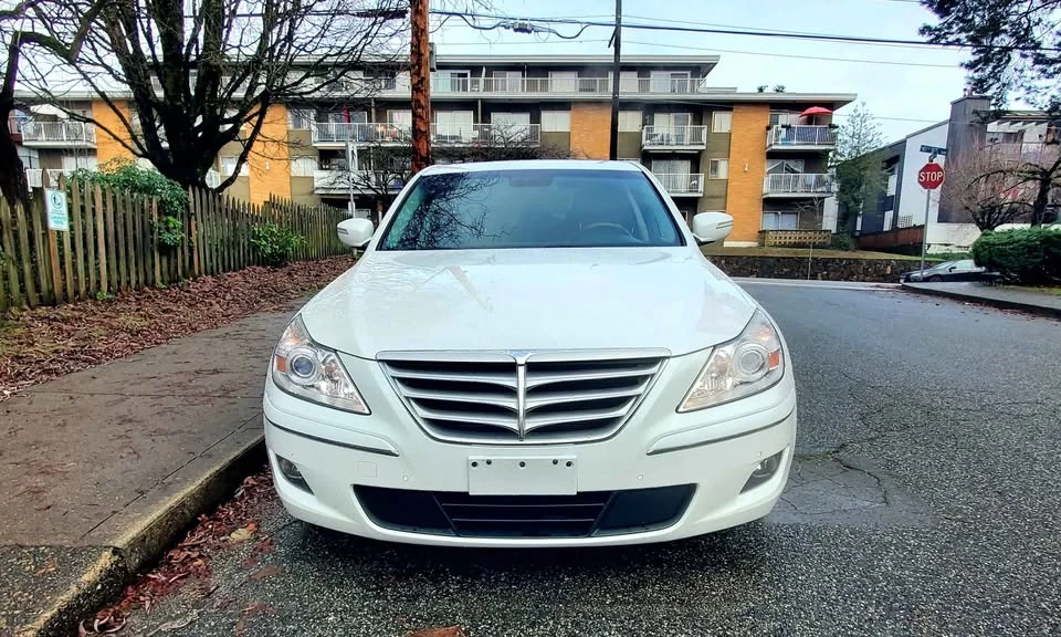 2011 Hyundai Genesis - Image 2 of 20