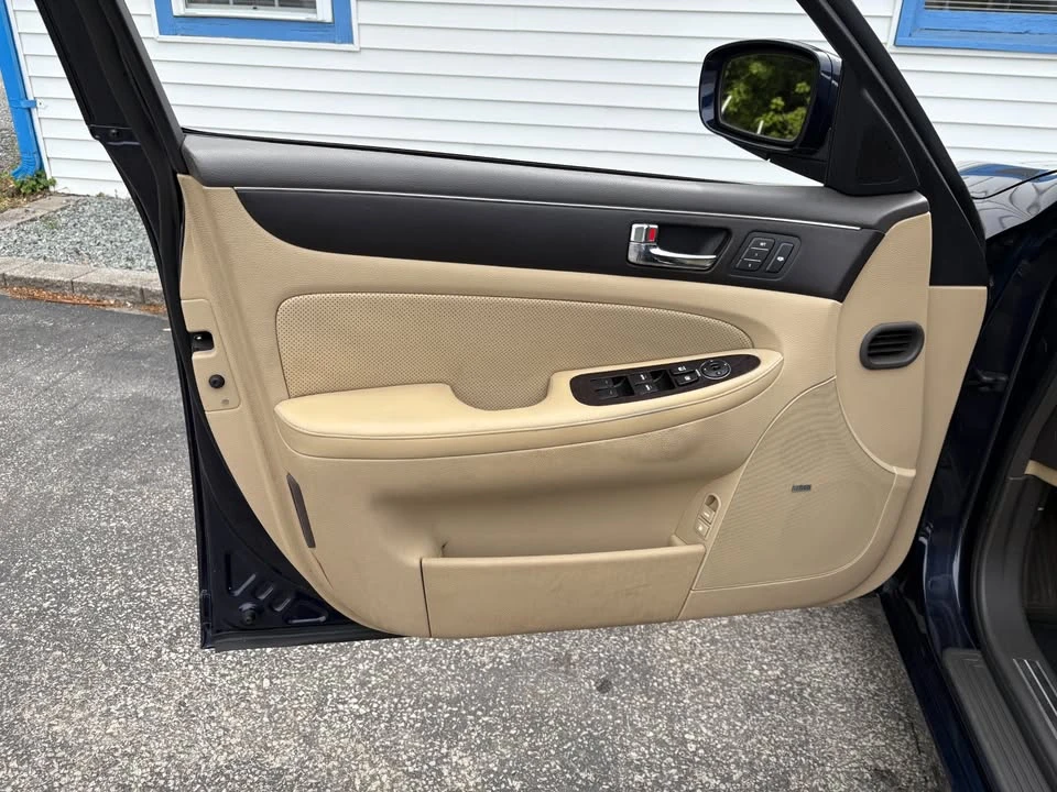 2011 Hyundai Genesis - Image 12 of 20