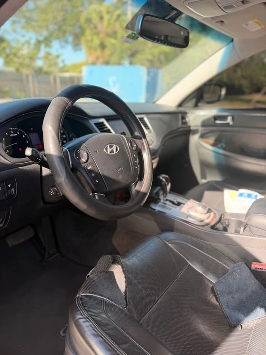 2011 Hyundai Genesis - Image 11 of 12