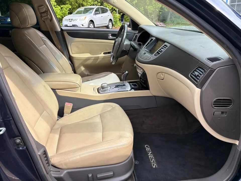 2011 Hyundai Genesis - Image 19 of 20