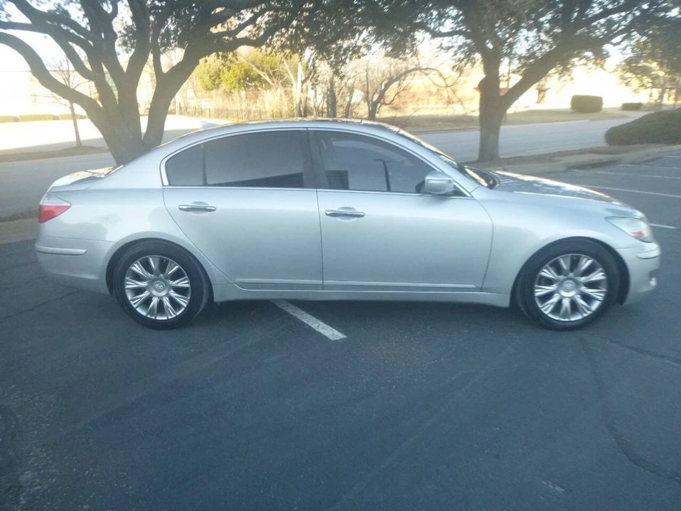 2011 Hyundai Genesis - Image 10 of 20