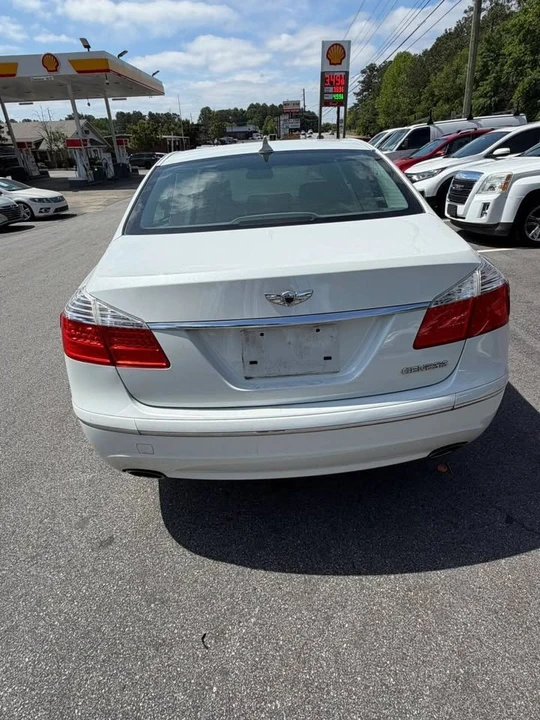 2011 Hyundai Genesis - Image 7 of 17