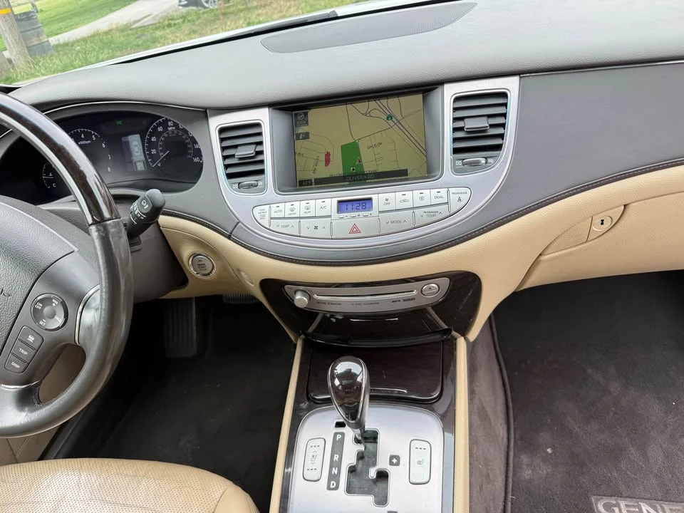 2011 Hyundai Genesis - Image 7 of 8