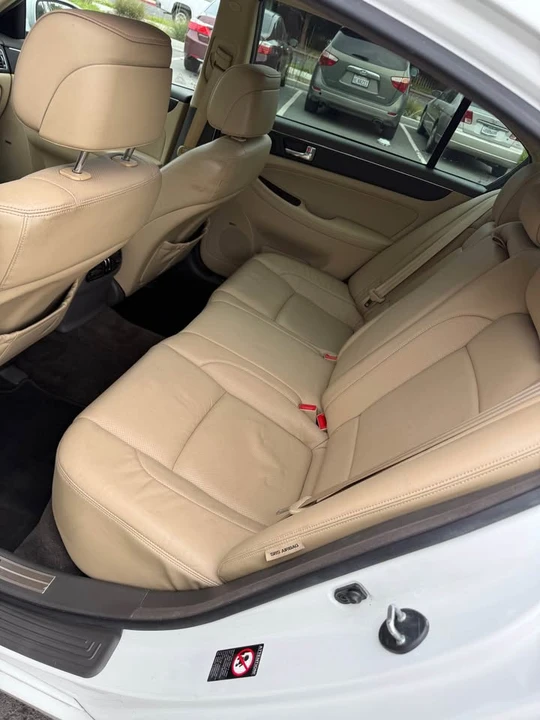 2011 Hyundai Genesis - Image 5 of 8