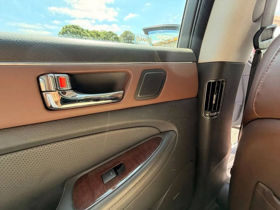2011 Hyundai Genesis - Image 17 of 17