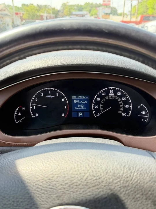 2011 Hyundai Genesis - Image 10 of 17