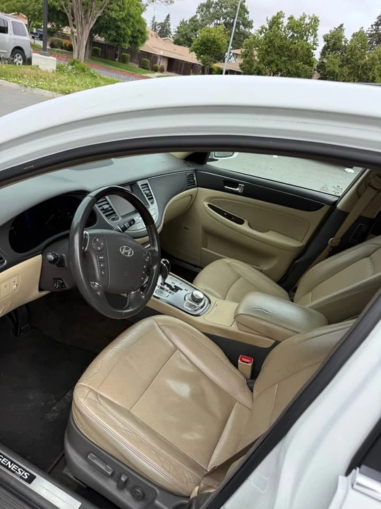 2011 Hyundai Genesis - Image 8 of 8