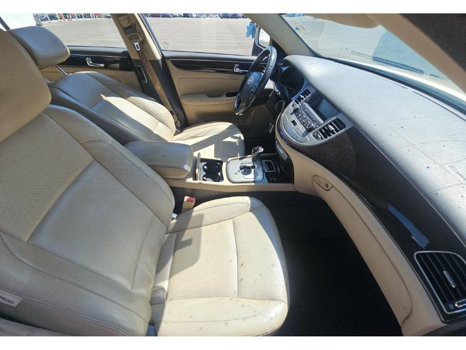 2011 Hyundai Genesis - Image 10 of 17