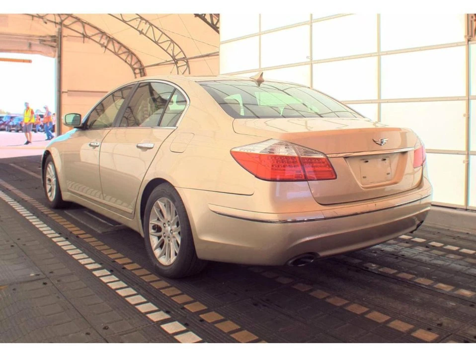 2011 Hyundai Genesis - Image 8 of 17