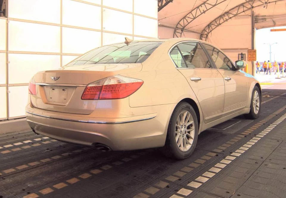 2011 Hyundai Genesis - Image 4 of 9