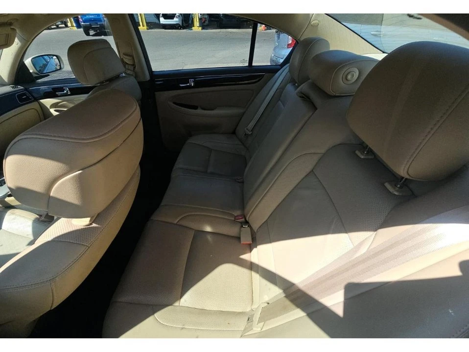 2011 Hyundai Genesis - Image 15 of 17